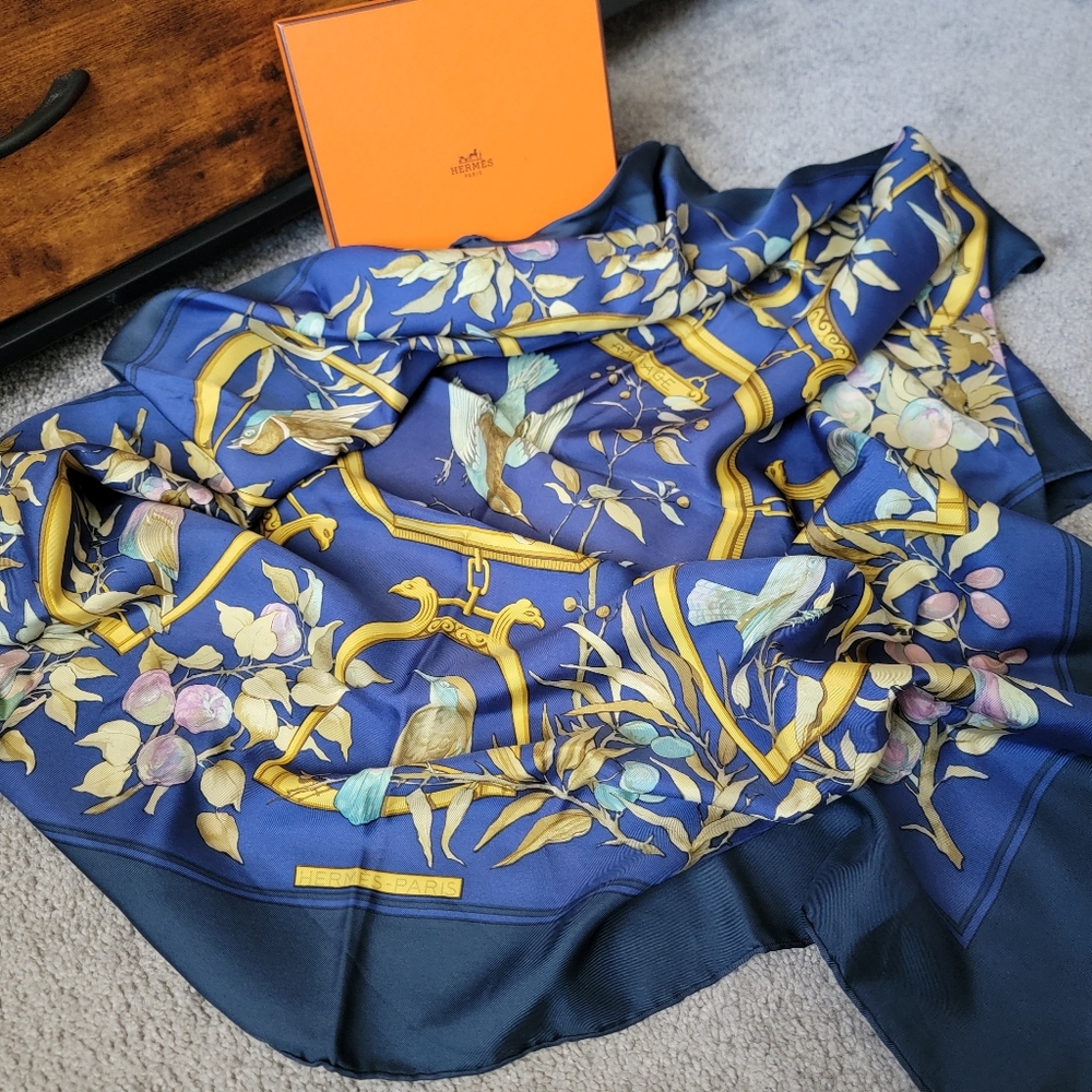 Labor Day Sale🎉 Elegant Authentic Hermes Ramage silk scarf with ribbon & box - Picture 4 of 12
